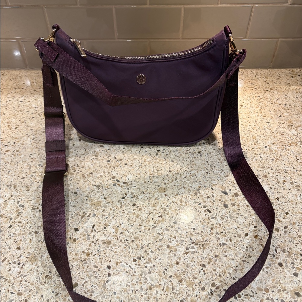 Lululemon City Essentials bag